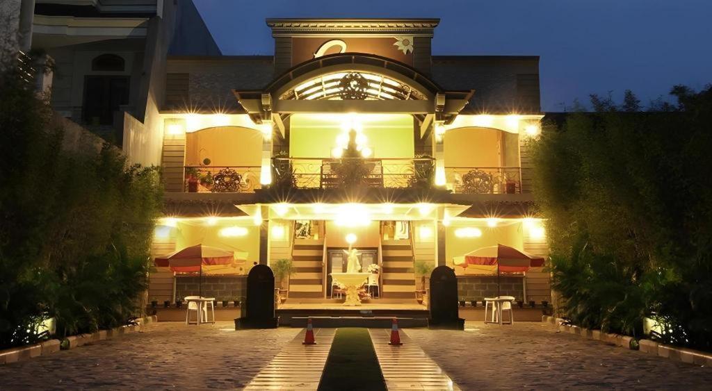 Patria Palace Hotel Blitar Ngoại thất bức ảnh