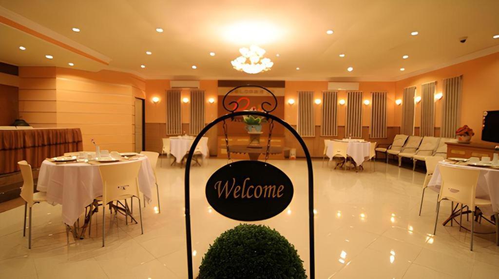 Patria Palace Hotel Blitar Ngoại thất bức ảnh