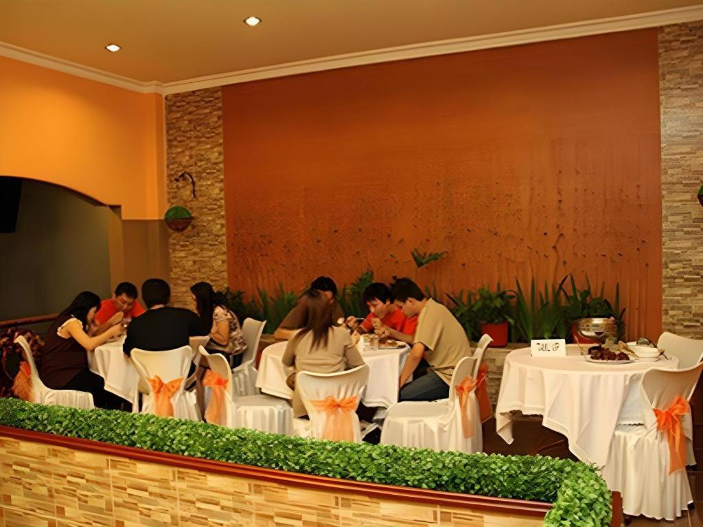 Patria Palace Hotel Blitar Ngoại thất bức ảnh