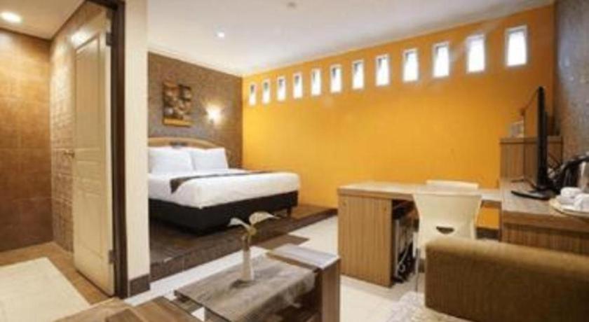 Patria Palace Hotel Blitar Ngoại thất bức ảnh