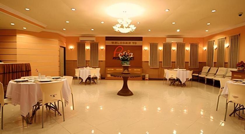 Patria Palace Hotel Blitar Ngoại thất bức ảnh