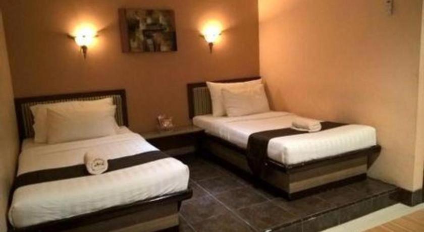Patria Palace Hotel Blitar Ngoại thất bức ảnh