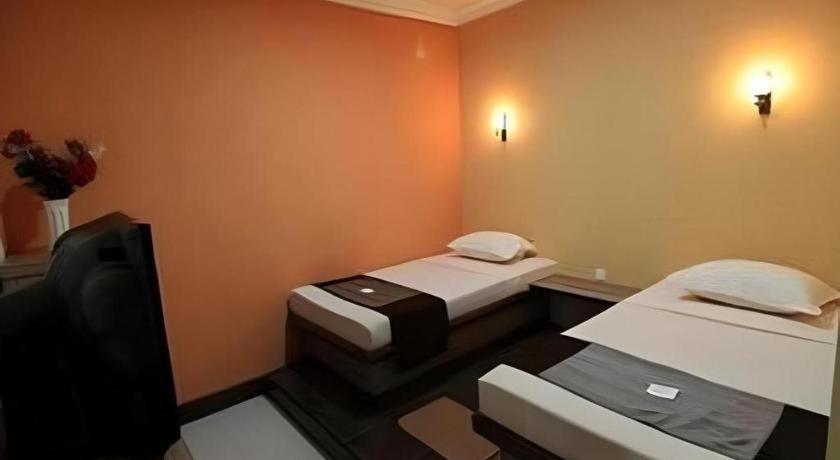 Patria Palace Hotel Blitar Ngoại thất bức ảnh