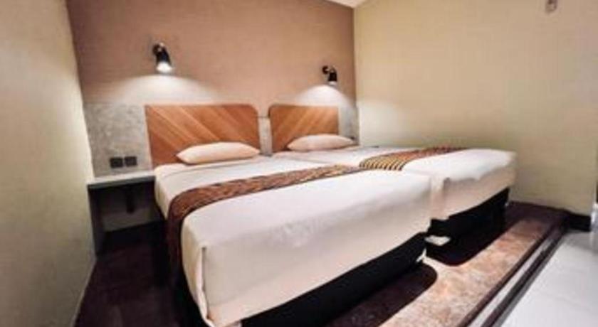 Patria Palace Hotel Blitar Ngoại thất bức ảnh