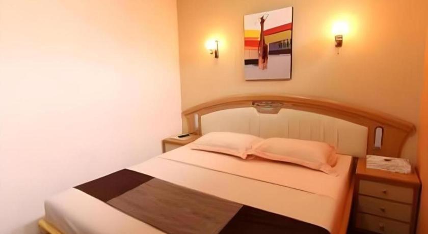 Patria Palace Hotel Blitar Ngoại thất bức ảnh