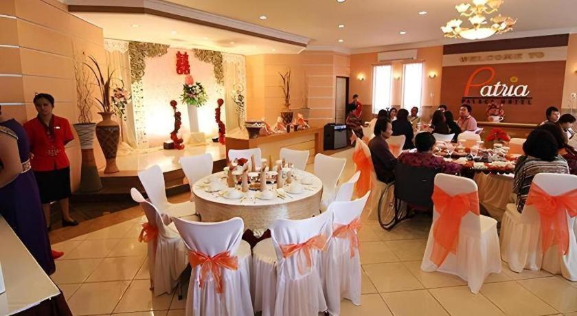 Patria Palace Hotel Blitar Ngoại thất bức ảnh