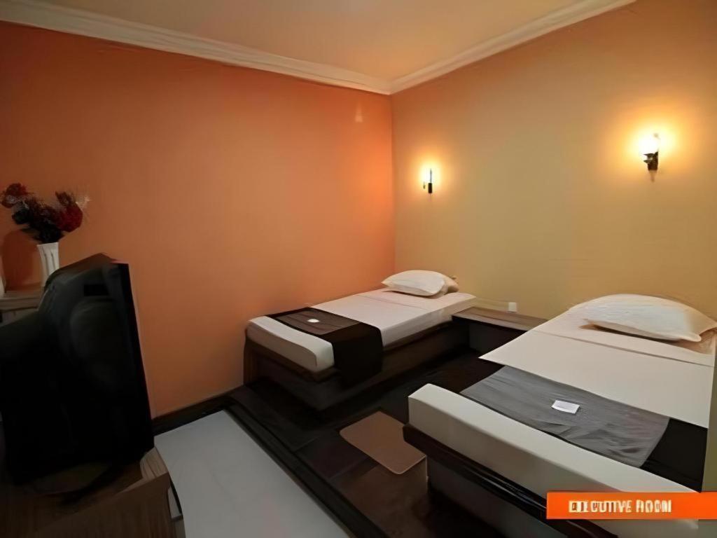 Patria Palace Hotel Blitar Ngoại thất bức ảnh