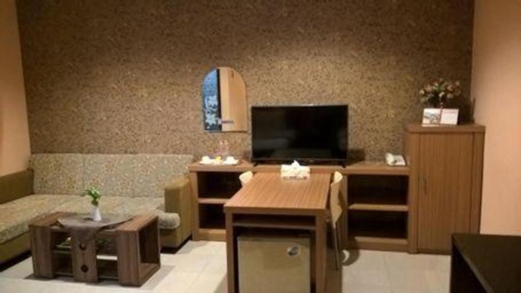 Patria Palace Hotel Blitar Ngoại thất bức ảnh