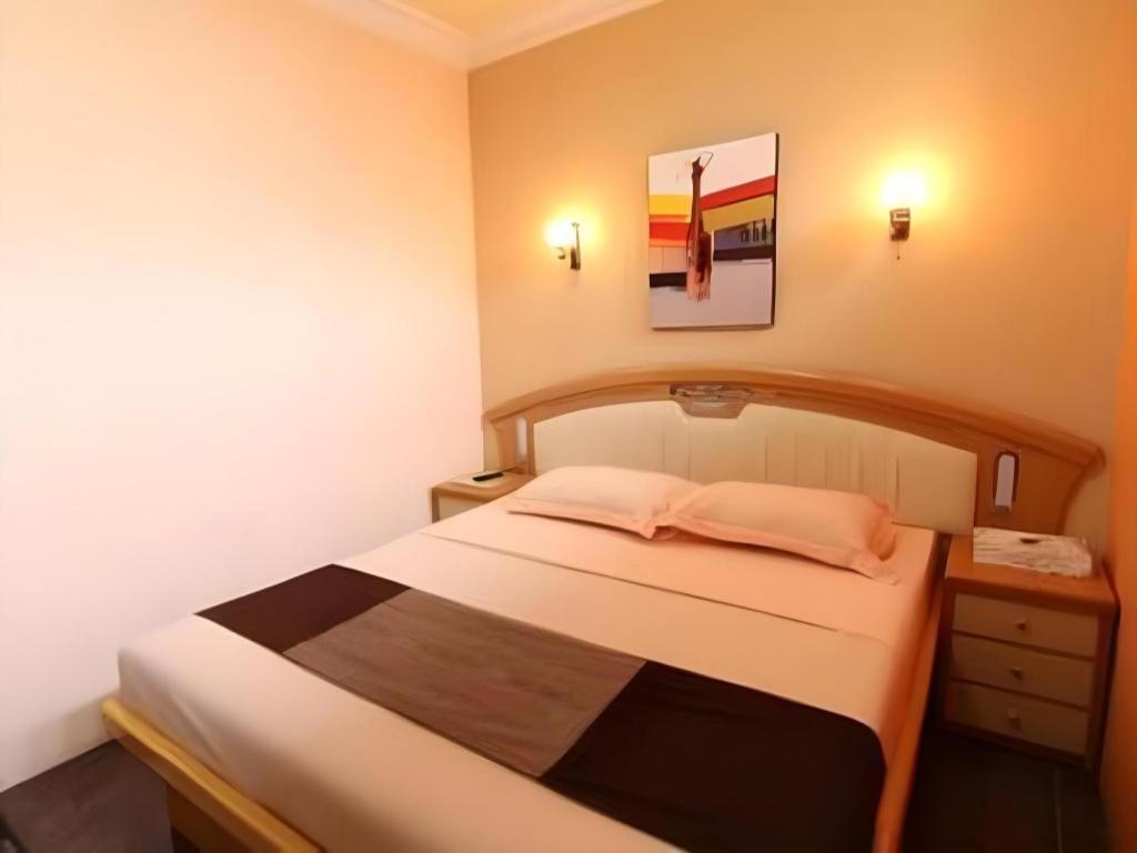 Patria Palace Hotel Blitar Ngoại thất bức ảnh