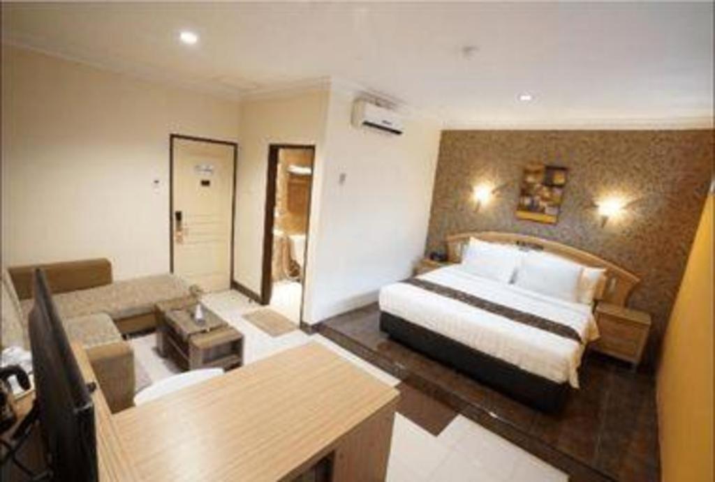 Patria Palace Hotel Blitar Ngoại thất bức ảnh