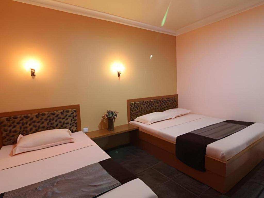 Patria Palace Hotel Blitar Ngoại thất bức ảnh