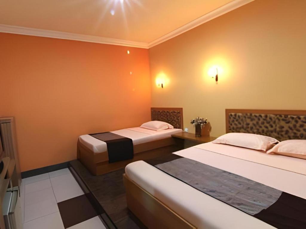 Patria Palace Hotel Blitar Ngoại thất bức ảnh
