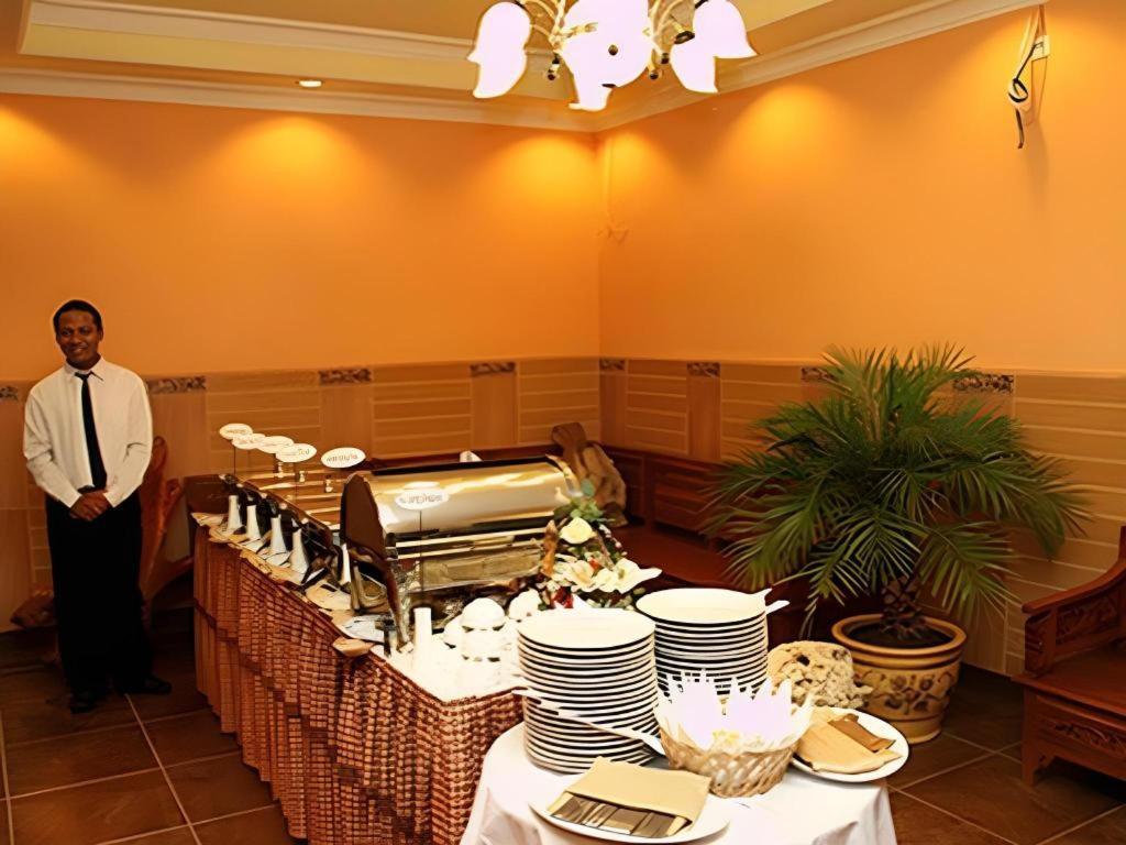 Patria Palace Hotel Blitar Ngoại thất bức ảnh