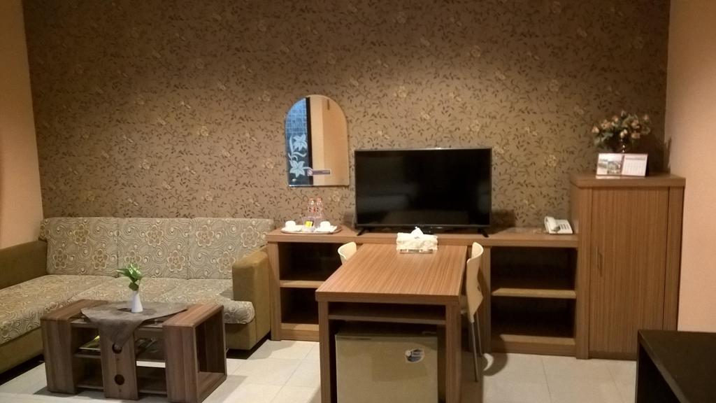 Patria Palace Hotel Blitar Ngoại thất bức ảnh