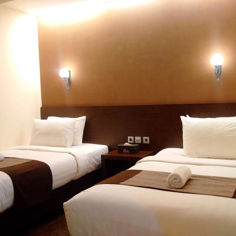 Patria Palace Hotel Blitar Ngoại thất bức ảnh