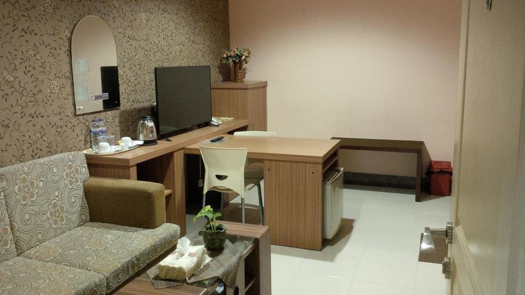 Patria Palace Hotel Blitar Ngoại thất bức ảnh