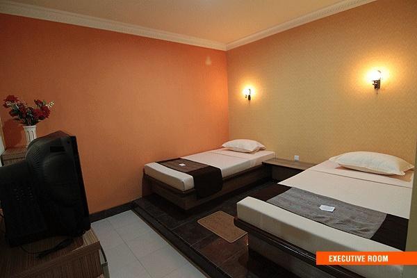 Patria Palace Hotel Blitar Ngoại thất bức ảnh