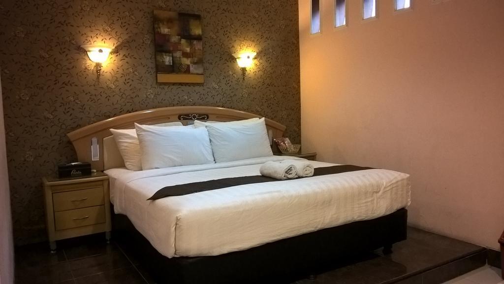 Patria Palace Hotel Blitar Phòng bức ảnh