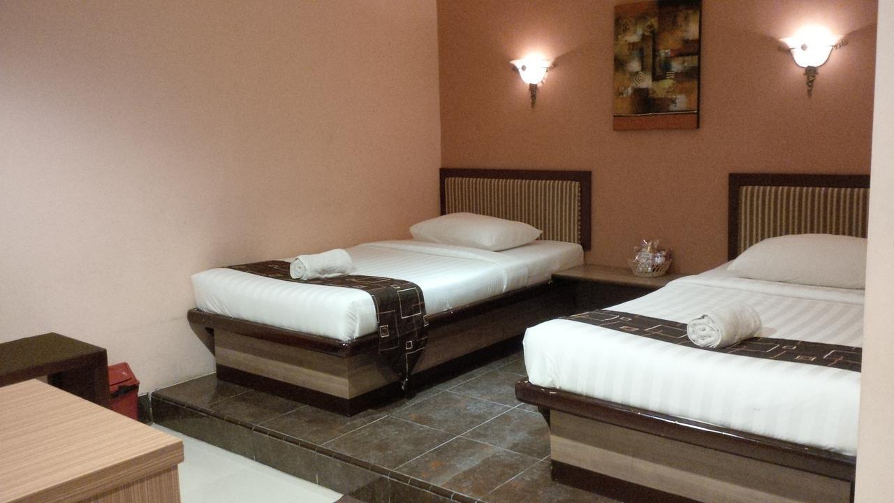 Patria Palace Hotel Blitar Phòng bức ảnh