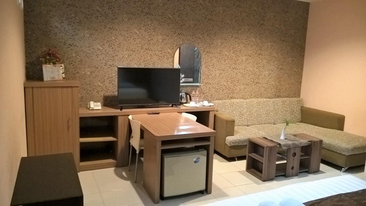 Patria Palace Hotel Blitar Phòng bức ảnh